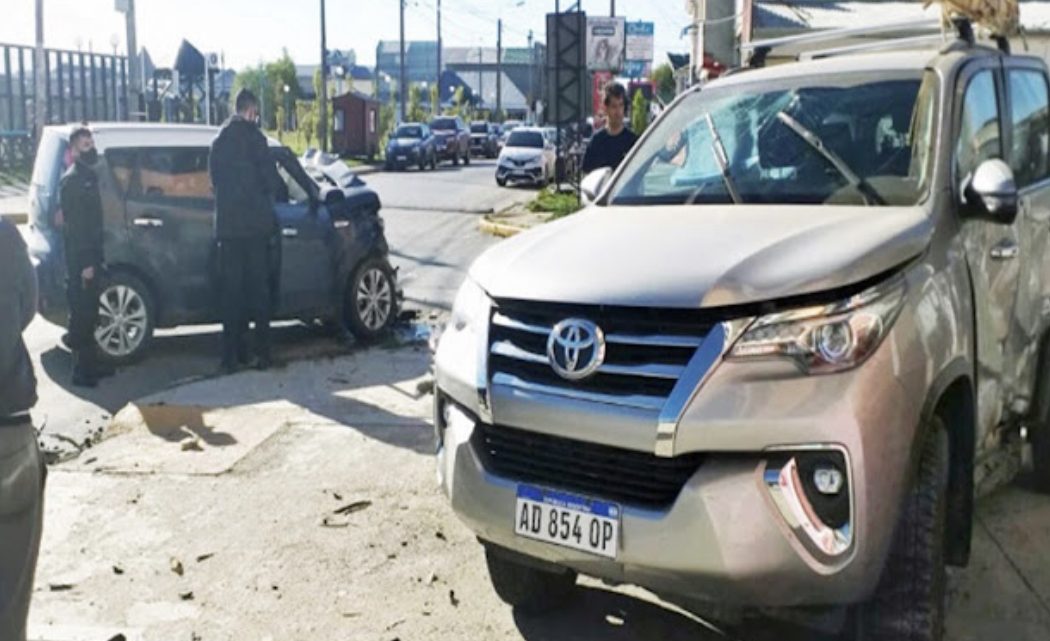 Dos lesionados en violento choque, uno de los conductores alcoholizado