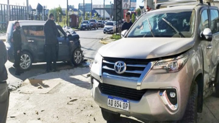 Dos lesionados en violento choque, uno de los conductores alcoholizado