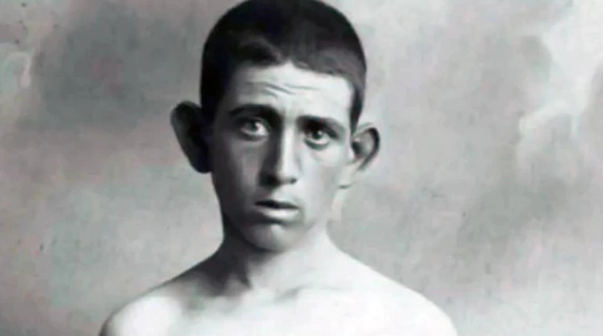 La siniestra historia del pequeño asesino serial de niños y la leyenda negra sobre su tumba profanada