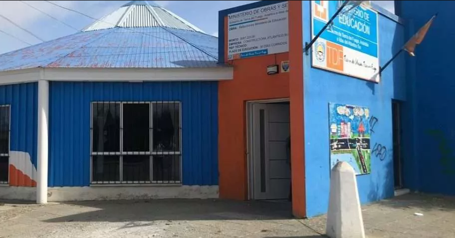 Inscriben a jóvenes y adultos para terminar la secundaria