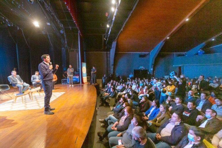 Apoyo a Yutrovic: “Tenemos el desafío de construir la Argentina y la Tierra del Fuego del futuro”, expuso “Wado” De Pedro