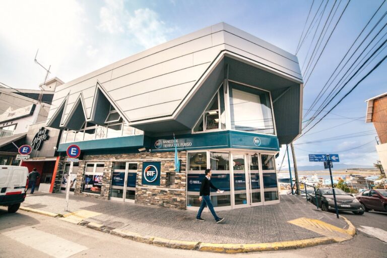 Los bancos volverán a atender sin turno a partir del próximo lunes