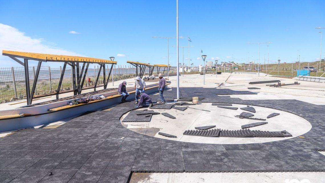 Se inició la colocación de los pisos en el “Parque de los 100 años”