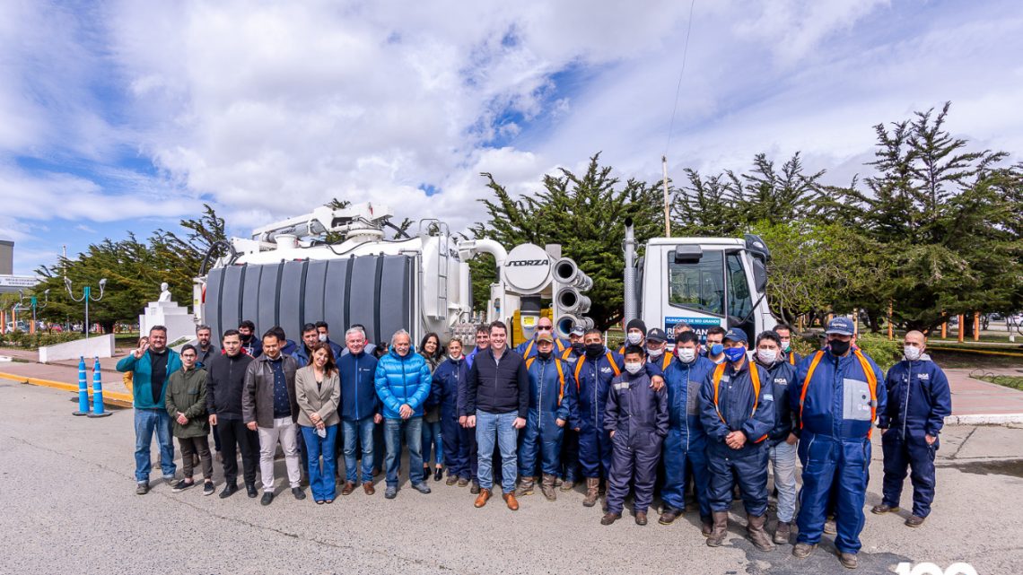 Pérez presentó el nuevo camión desobstructor para Río Grande