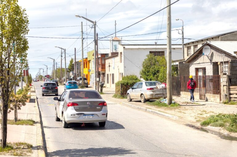 Avanzan con el hormigonado de la calle Sarmiento y comienzan a intervenir el Boulevard Perón