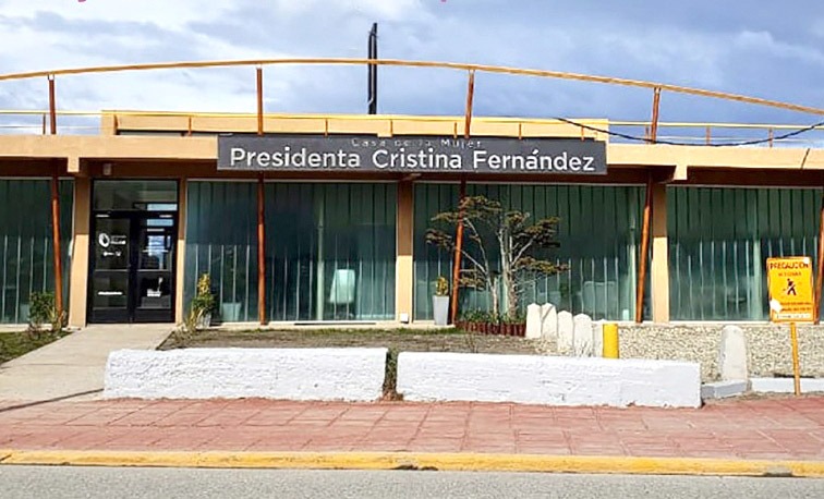 Que saquen el nombre de ese edificio, no pasa nada.