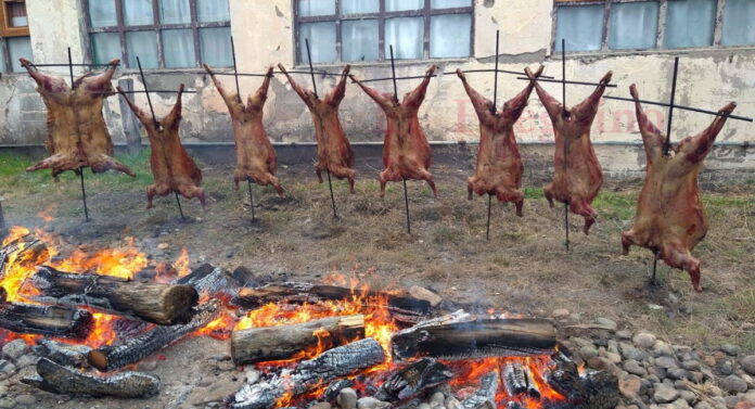 El 7 de noviembre se realizará la competencia del “Asado Más Austral del mundo” en la Misión Salesiana