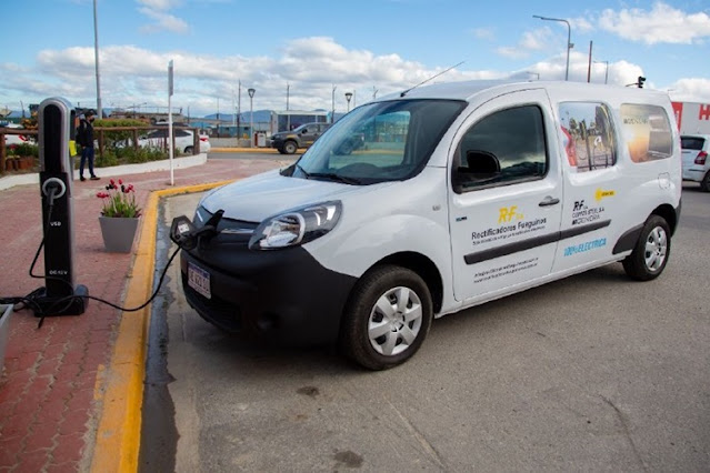 Inauguran en Ushuaia primer cargador para autos eléctricos en el centro de la ciudad