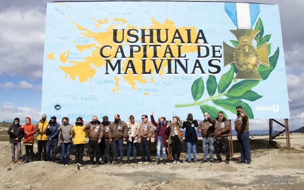 Inauguran cartel sobre Malvinas en el aeropuerto Inauguran cartel sobre Malvinas en el aeropuerto
