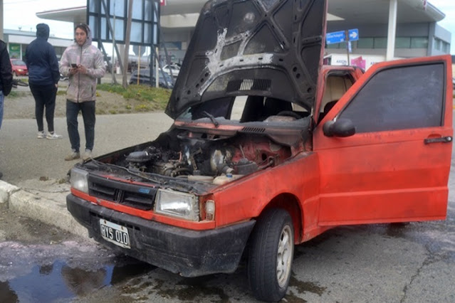 Camioneta se incendio, mientras iba circulando