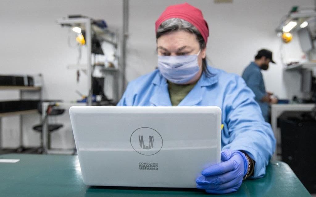 LA FABRICACIÓN LOCAL DE LAS NETBOOK DEL CONECTAR IGUALDAD USHUAIA SE ENCUENTRA EN LA ETAPA FINAL