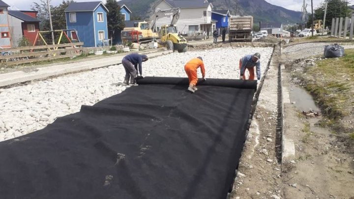 EL MUNICIPIO AVANZAN CON LOS TRABAJOS EN CALLE TUCUMÁN