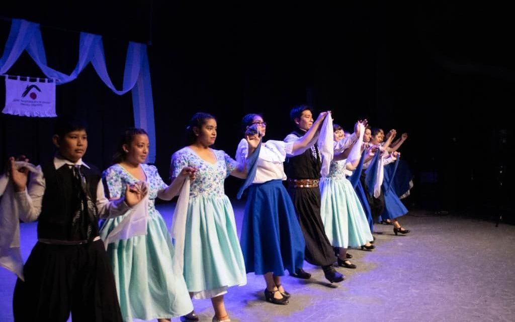 VECINAS Y VECINOS DISFRUTARON DE DANZAS, MÚSICA Y PLATOS TÍPICOS DE DIVERSAS REGIONES VECINAS Y VECINOS DISFRUTARON DE DANZAS, MÚSICA Y PLATOS TÍPICOS DE DIVERSAS REGIONES