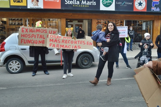 Reclamo frente a Casa de Gobierno