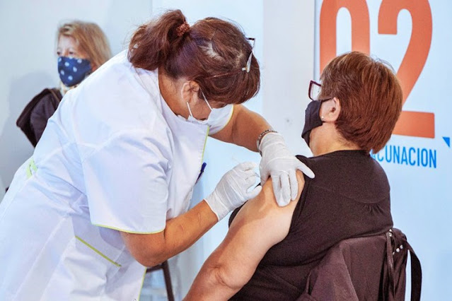 Comienza la vacunación con tercera dosis a mayores de 60 en TDF Comienza la vacunación con tercera dosis a mayores de 60 en TDF