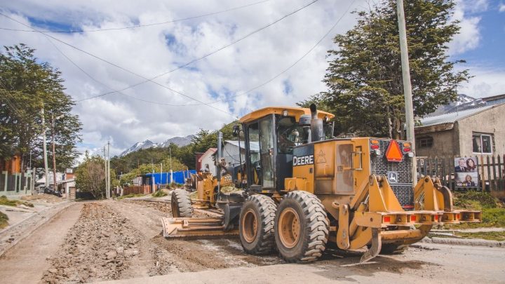 AVANZAN LOS TRABAJOS EN LA CALLE ALAKUSH EN EL BARRIO LOS MORROS