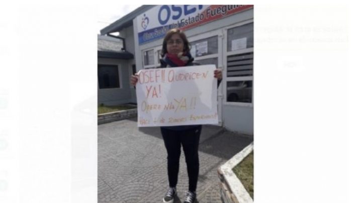 Dramático pedido de una madre frente a la Delegación de la OSEF