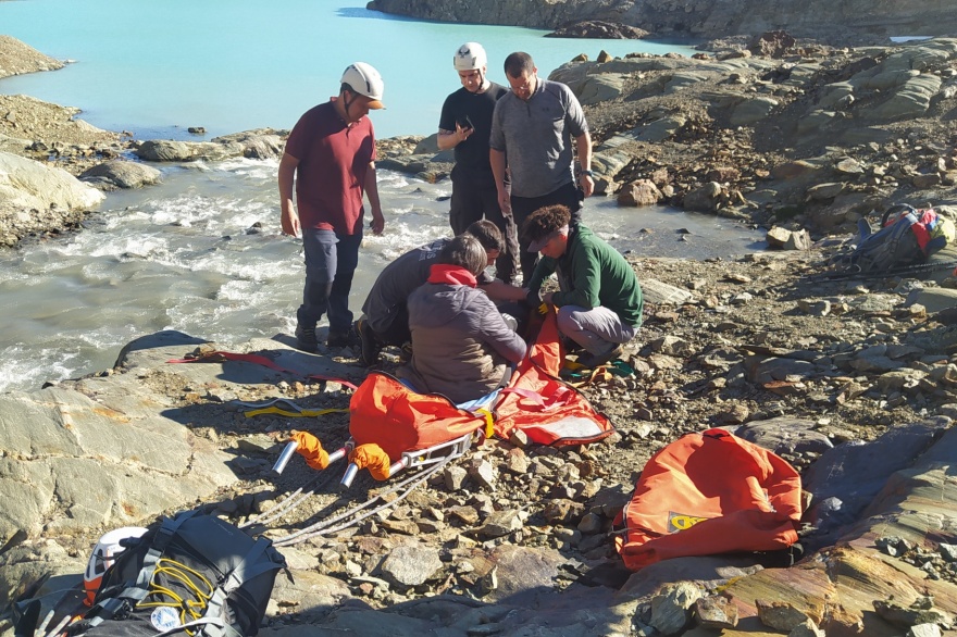 Rescate de una turista en la zona de Laguna de los Témpanos por una lesión en el Tobillo