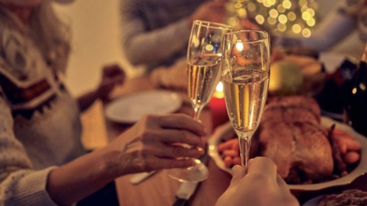 Recomiendan sostener los cuidados en reuniones sociales y familiares por el alza de casos