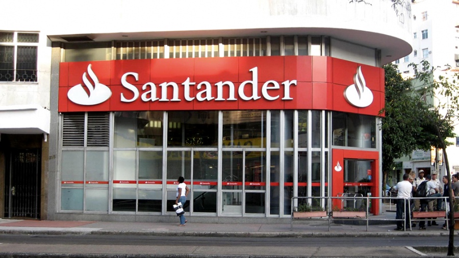 Anunciaron un paro total de actividades para el viernes en el Banco Santander