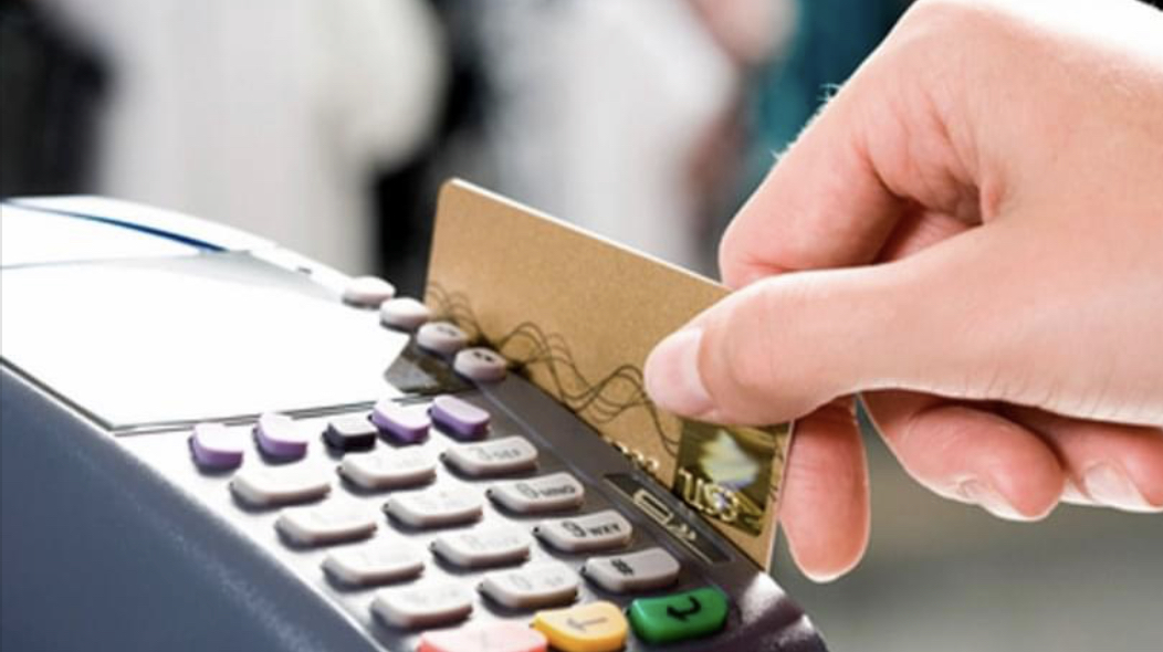Extienden el reintegro a sectores vulnerados por consumos con tarjeta de débito Extienden el reintegro a sectores vulnerados por consumos con tarjeta de débito