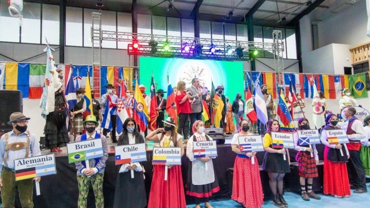 USHUAIA VIVE LA GRAN FIESTA DE LAS COLECTIVIDADES EN EL MICROESTADIO ‘COCHOCHO’ VARGAS