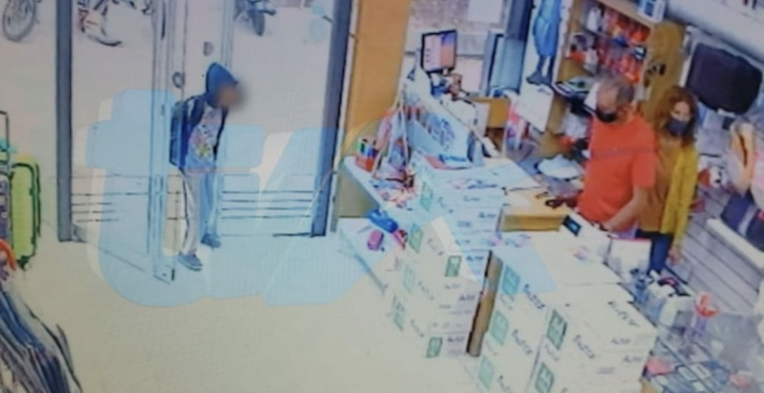 Entró a una librería a pedir un lápiz para ir al colegio y le regalaron una bolsa con útiles
