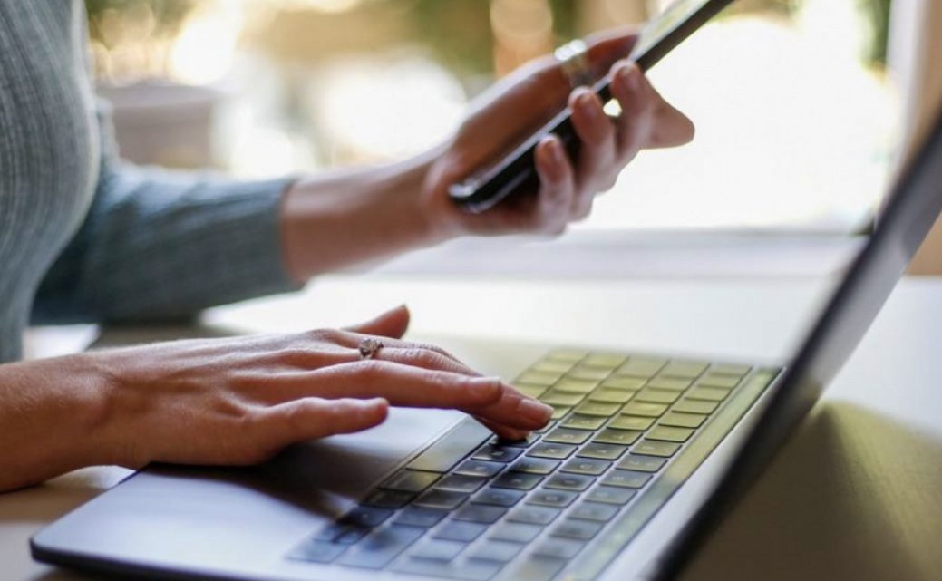 Cambio de hábitos: el 77% de los argentinos prefiere trabajar de manera híbrida