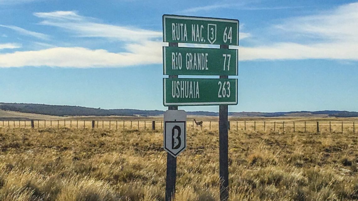 Vehículo con cuatro ocupantes comenzó a arder en plena marcha