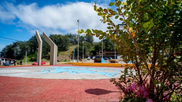 LA CAUSA MALVINAS QUEDÓ REFLEJADA EN EL RENOVADO PASEO DEL CENTENARIO