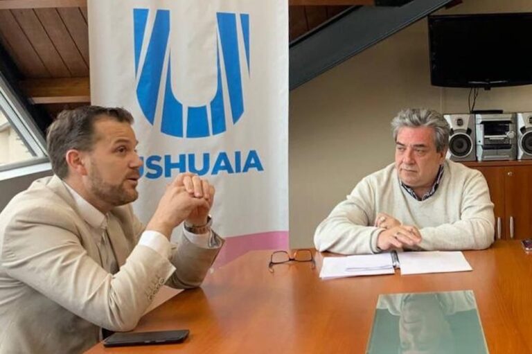 Corradi: “Estaremos convocando a los empleados municipales para avanzar en este plan de vacunación”