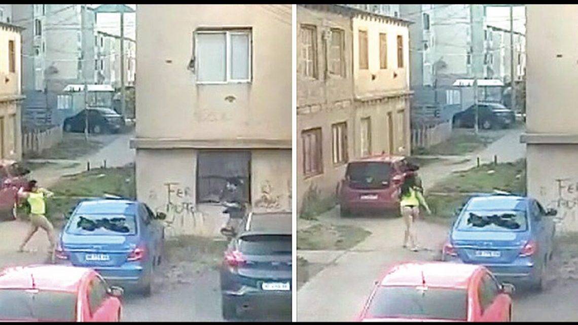 Policía enfurecida rompió los vidrios del auto de su pareja y le arrojó un elemento contundente por la cabeza