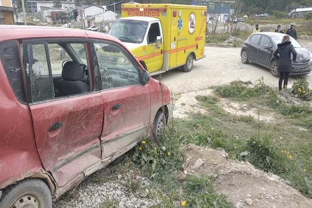 Una mujer y un niño resultan lesionados en un choque