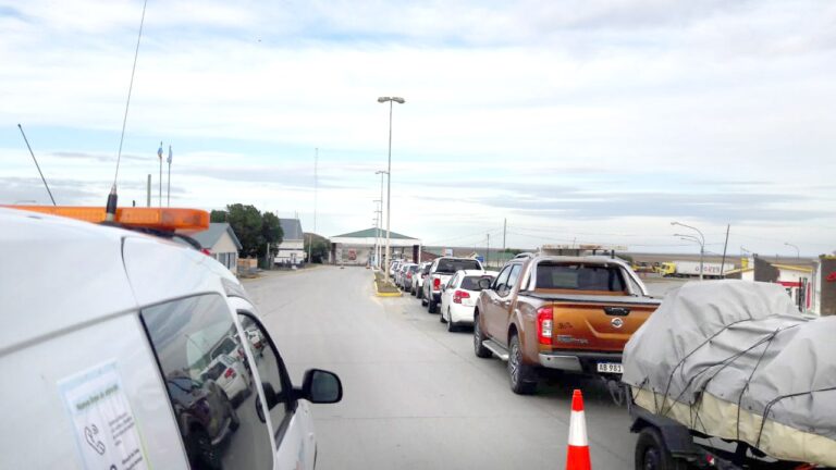 Por este fin de semana se extienden los horarios de atención en la frontera y la barcaza
