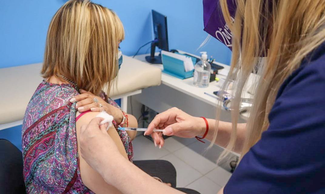 Los Centros de Salud municipales continúan aplicando las vacunas contra el Covid-19