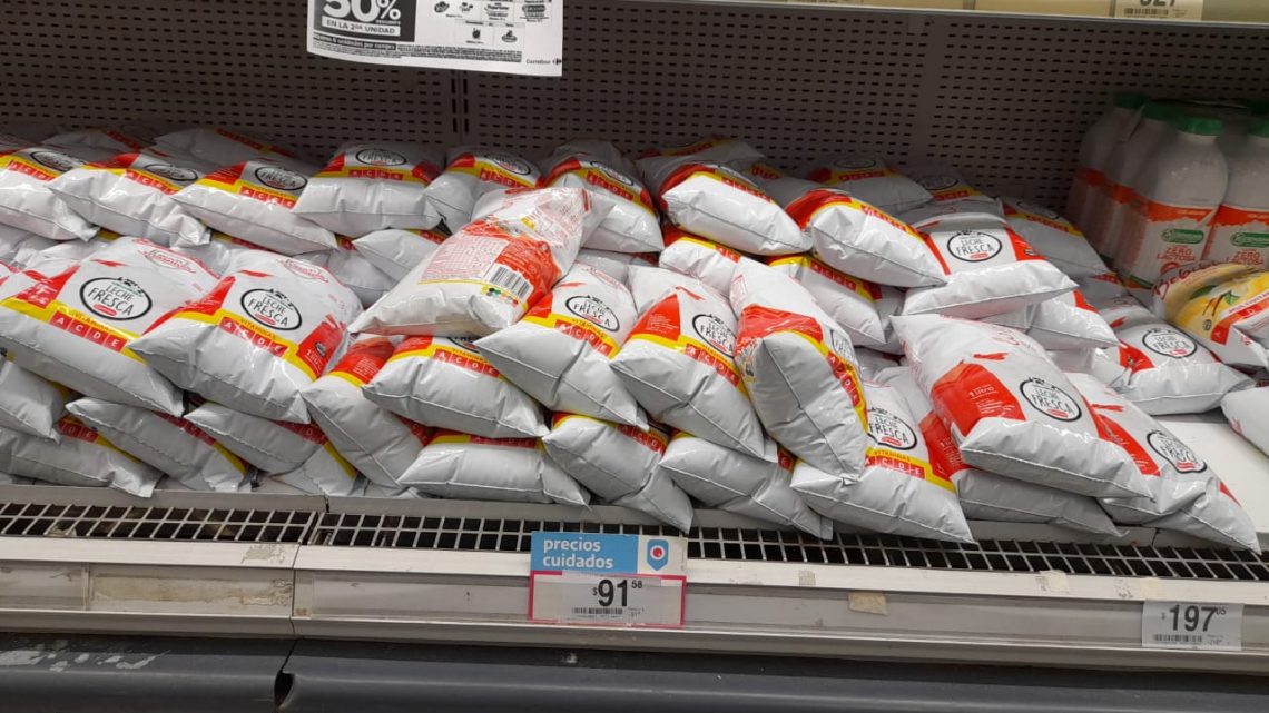 “En la góndola la leche tenía un precio y en la caja me cobraron otro”