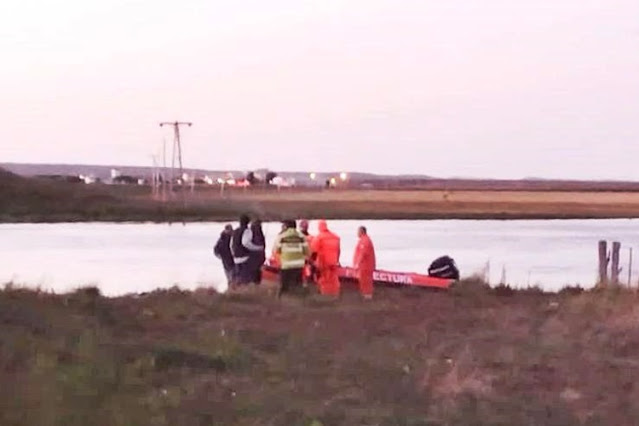 Prefectura rescato a dos hombres atrapados en un banco de arena en el rio Grande Prefectura rescato a dos hombres atrapados en un banco de arena en el rio Grande