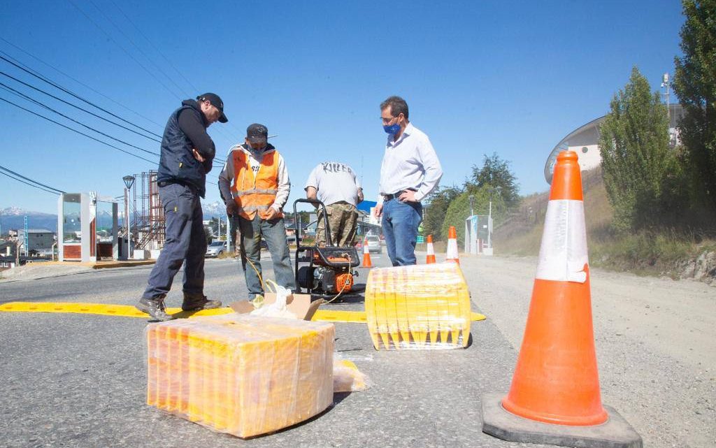 LA MUNICIPALIDAD LLEVÓ ADELANTE TAREAS PARA FACILITAR EL TRÁNSITO PEATONAL FRENTE A LA ROTONDA DEL POLIVALENTE DE ARTE LA MUNICIPALIDAD LLEVÓ ADELANTE TAREAS PARA FACILITAR EL TRÁNSITO PEATONAL FRENTE A LA ROTONDA DEL POLIVALENTE DE ARTE