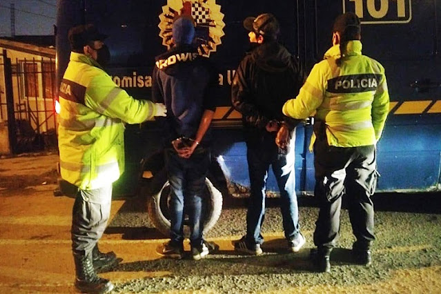 Dos detenidos luego de chocar un vehículo estacionado