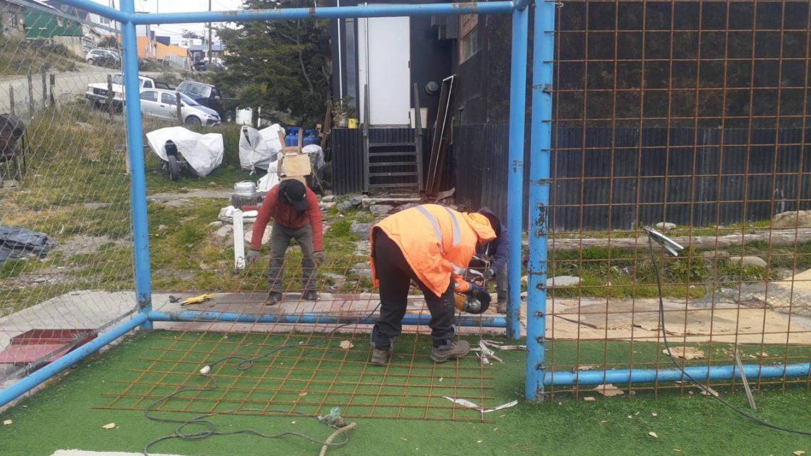 LA MUNICIPALIDAD DE USHUAIA REPARA EL PLAYÓN ‘NATANAEL RÍOS’