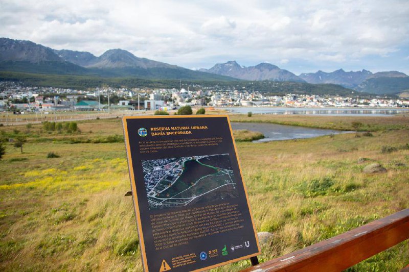 LA MUNICIPALIDAD DE USHUAIA RENOVÓ LA CARTELERÍA EN LA RESERVA NATURAL BAHÍA ENCERRADA