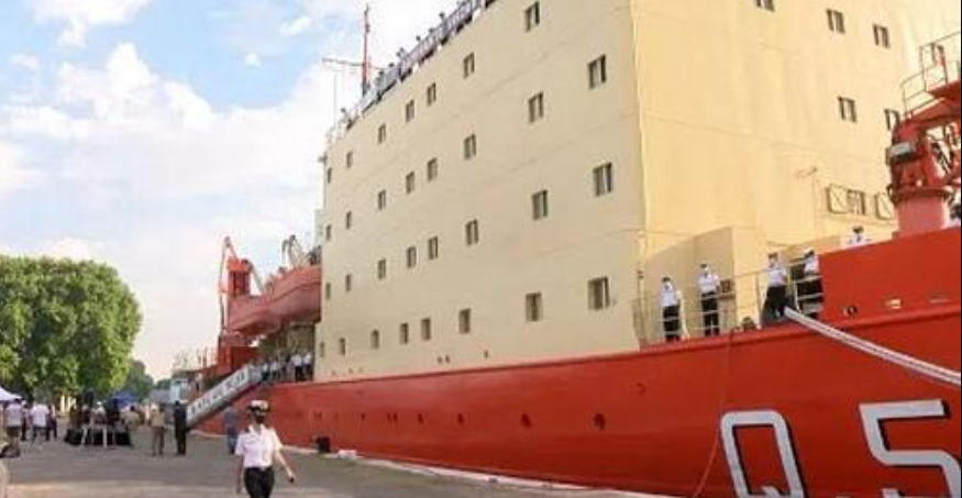 El rompehielos Irízar fue despedido en una nueva campaña a la Antártida Argentina