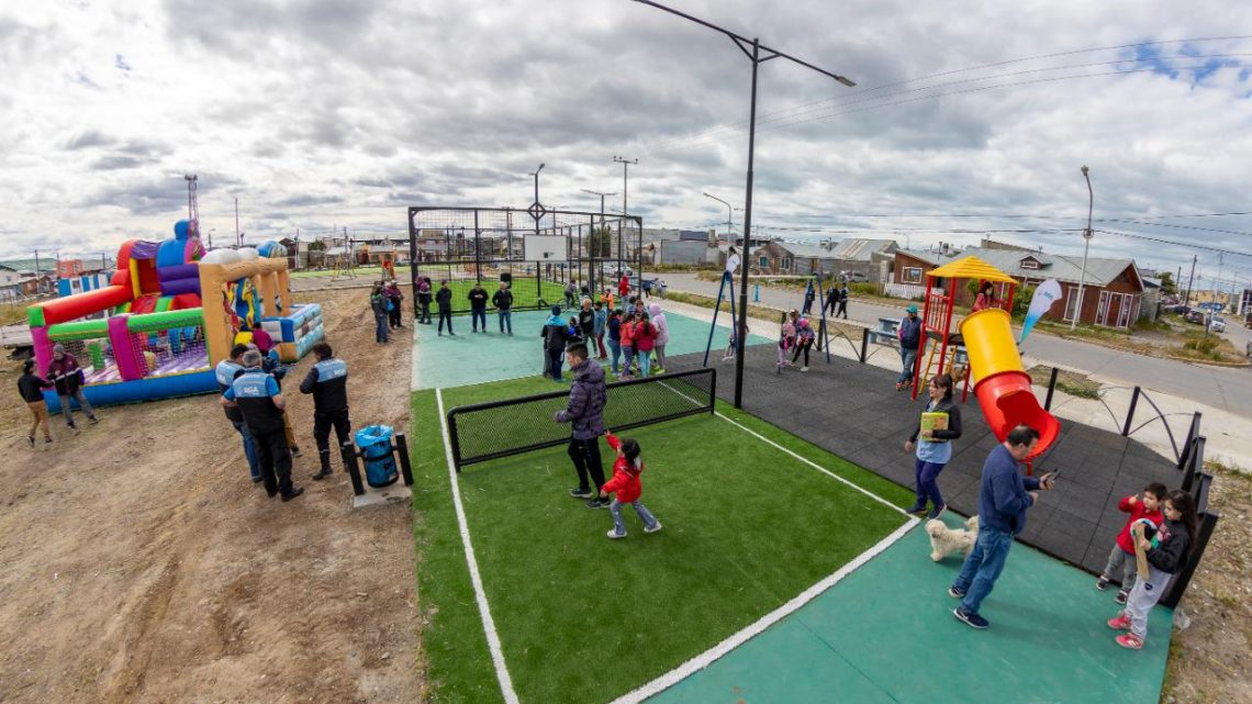 El Municipio inauguró un nuevo playón deportivo en Río Grande