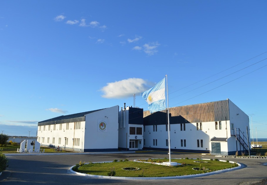 Dan la baja a un cadete por intentar “propasarse” con una compañera