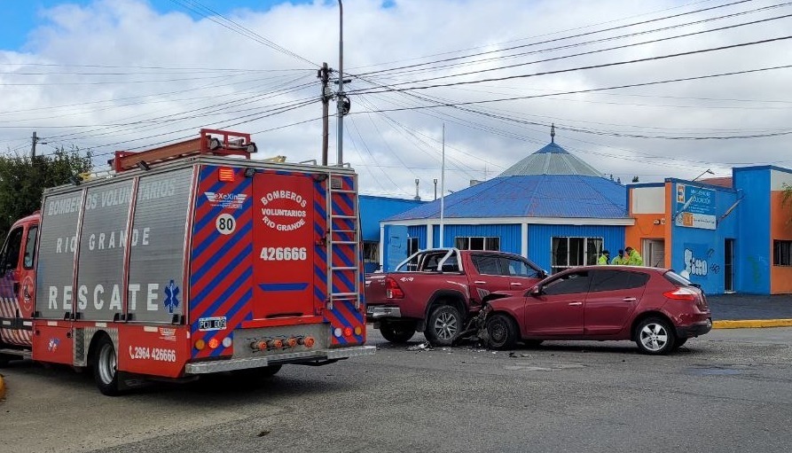 Una embarazada y su hijo de 6 años resultan afectados en un choque