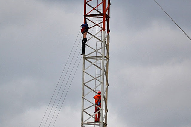 Rescate de un joven en la antena de Radio Nacional
