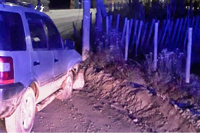 Detenido luego de chocar con un poste en estado de ebriedad