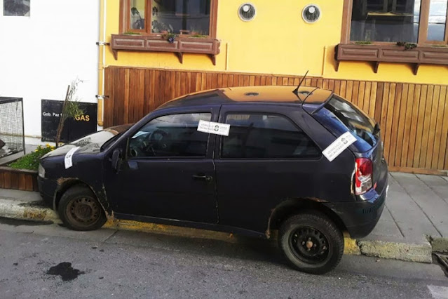 Se durmió borracho con el auto mal estacionado y se lo incautaron