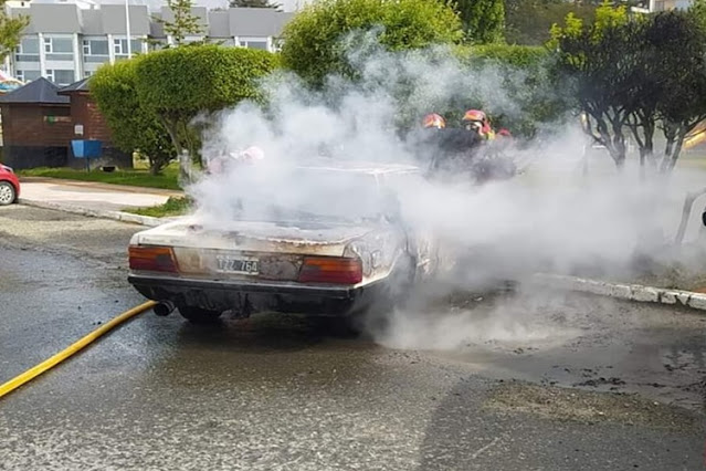 Incendio de un vehiculo estacionado en Ushuaia