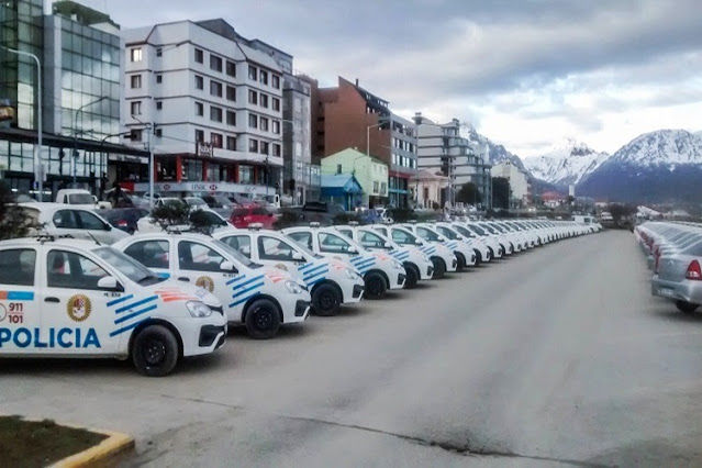 La Policía rematara 48 vehículos